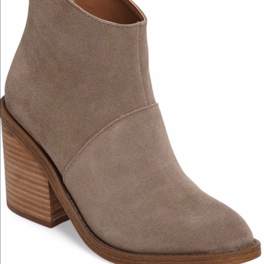 New Steve Madden shrine suede boots